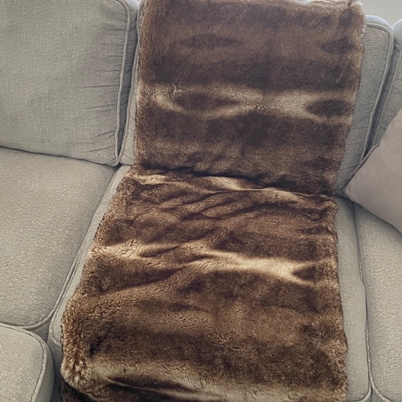 Pottery Barn faux mink fur throw 22x60” brown tan beige bed sofa patio blanket - Picture 3 of 7